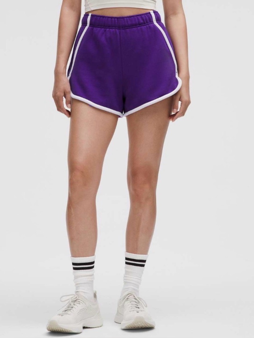 Lululemon Scuba Mid-Rise Oversized Short 3" *Trim
College Purple /Light Ivory xs